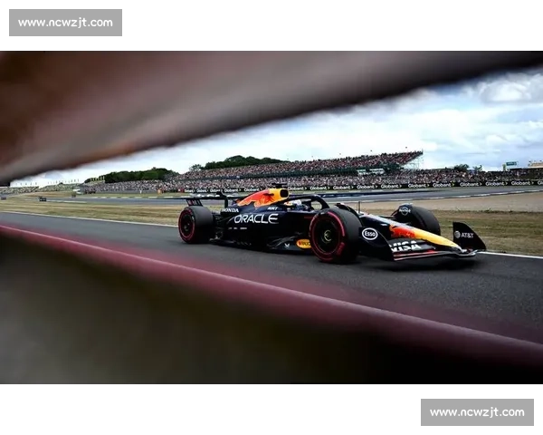 最后一圈三雄激斗！皮亚斯特里、维斯塔潘、拉塞尔轮番刷紫，红牛逆转夺冠