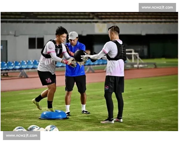 谢晖阳飞铲门将染黄 无锡门神姜何神扑助球队 2-0 取胜